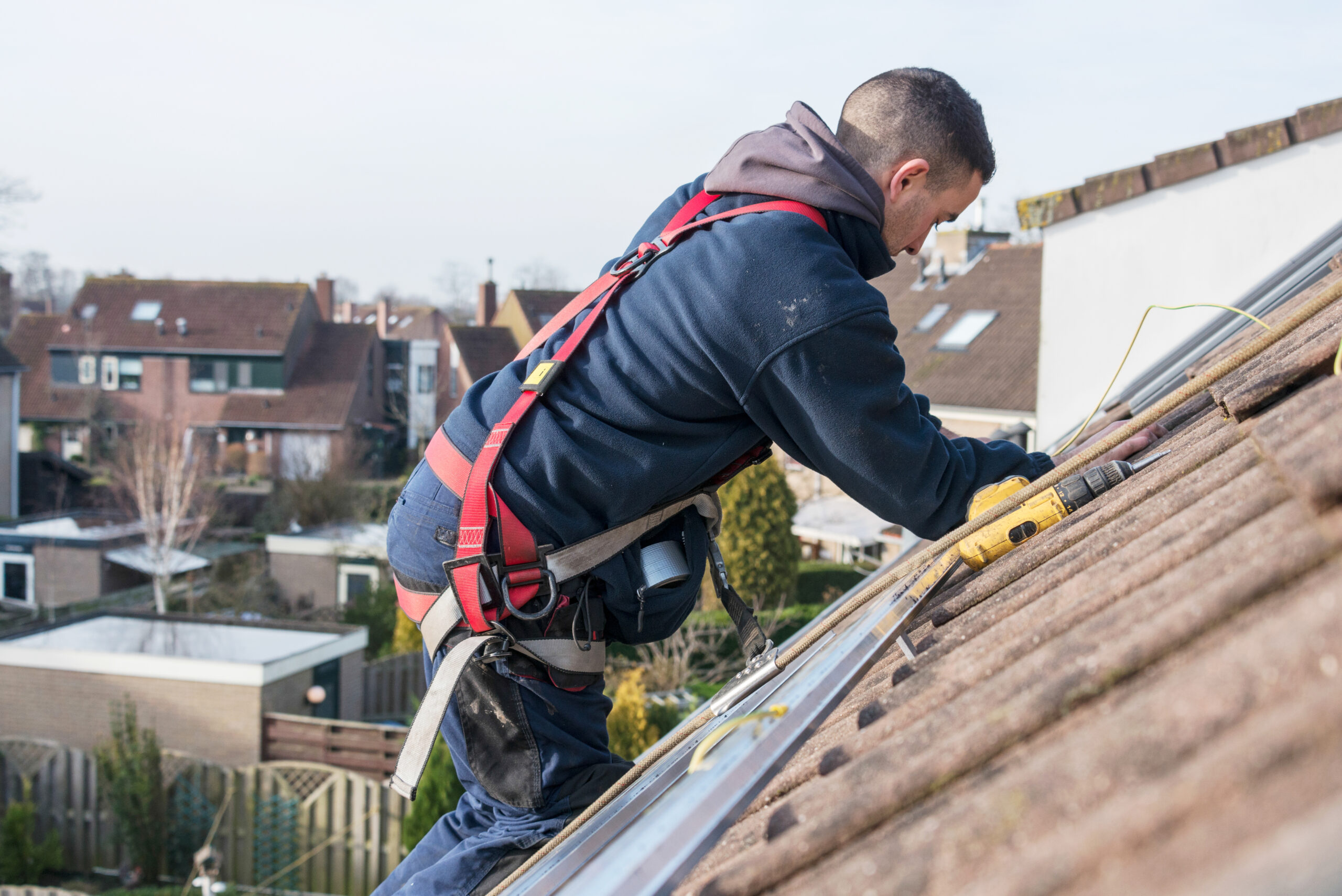 Construction under sandwich panels